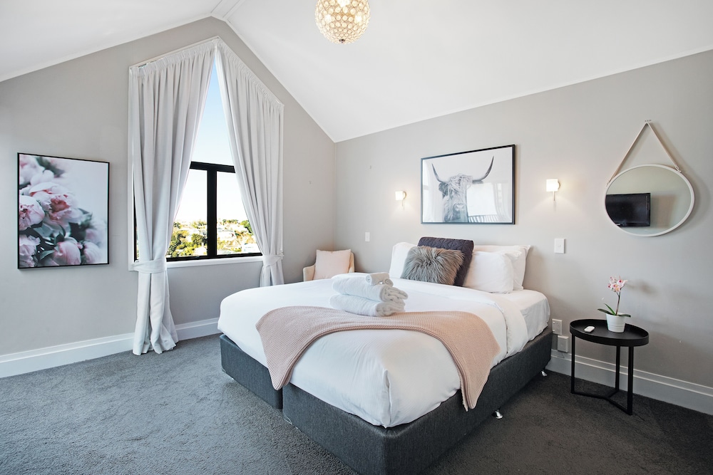 Parnell Vista 2BR Apartment with Seaview — 4-Star Luxury Hotel in Auckland, New Zealand