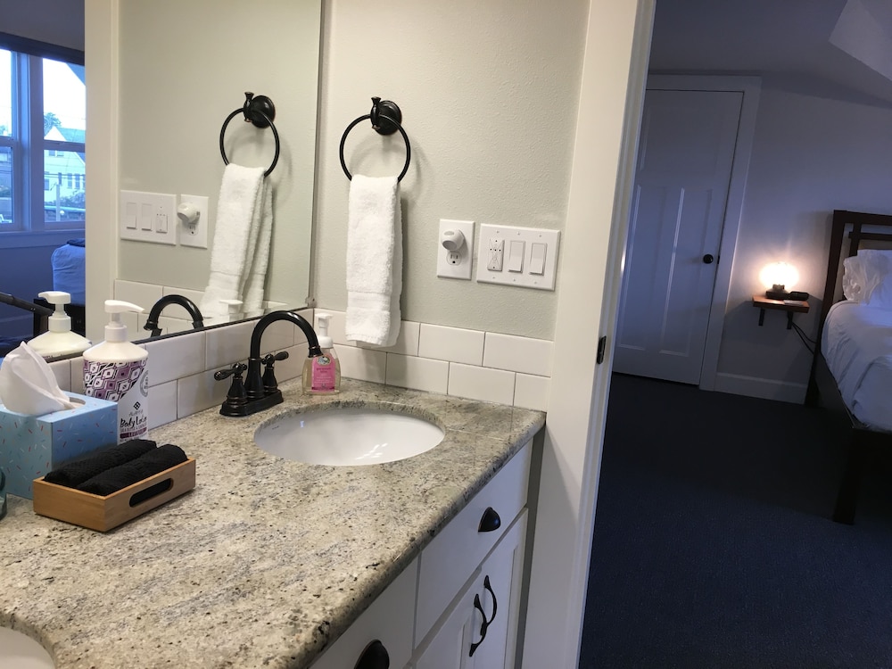 The Alberta Petite Hotel - photo 42