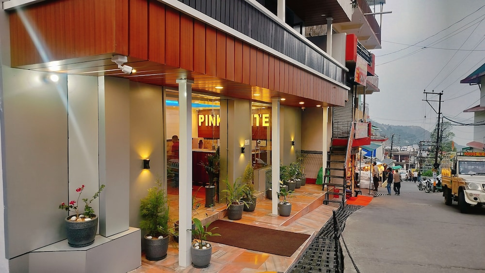 Pink White - last minute hotel in Dharamsala