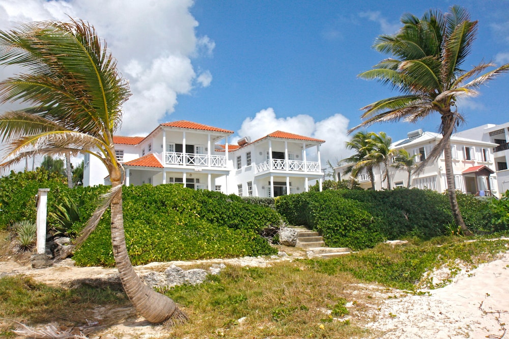 This is a beachfront 3 bedroom 3 bathroom villa family friendly activities — 4-Star Luxury Hotel in Oistins, Barbados