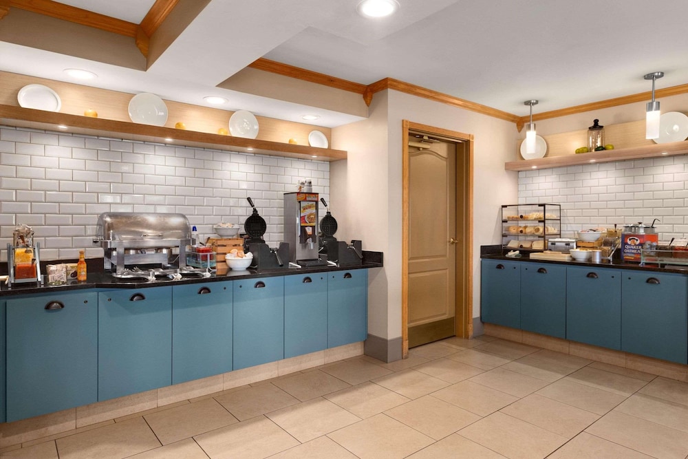 Country Inn & Suites Rochester South Mayo Clinic - photo 20