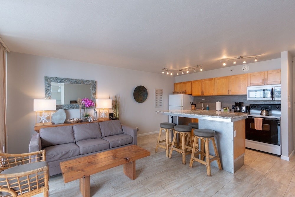 High Level Waikiki Condo Enjoy Ocean Views From Your Private Lanai by Koko Resort Vacation Rentals - photo 10