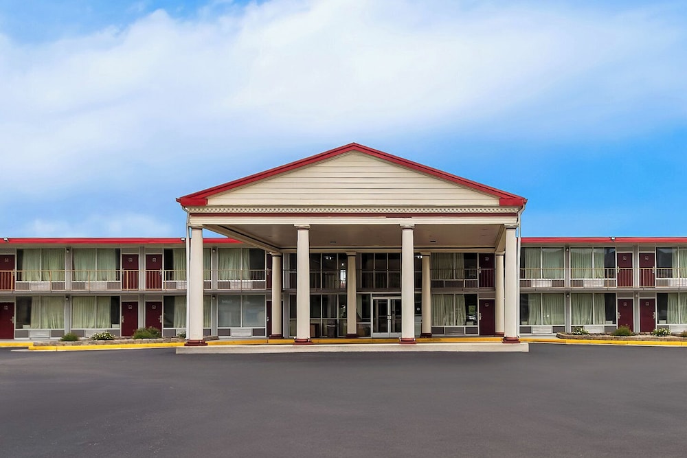 Red Roof Inn & Suites Cave City in Cave City, United States