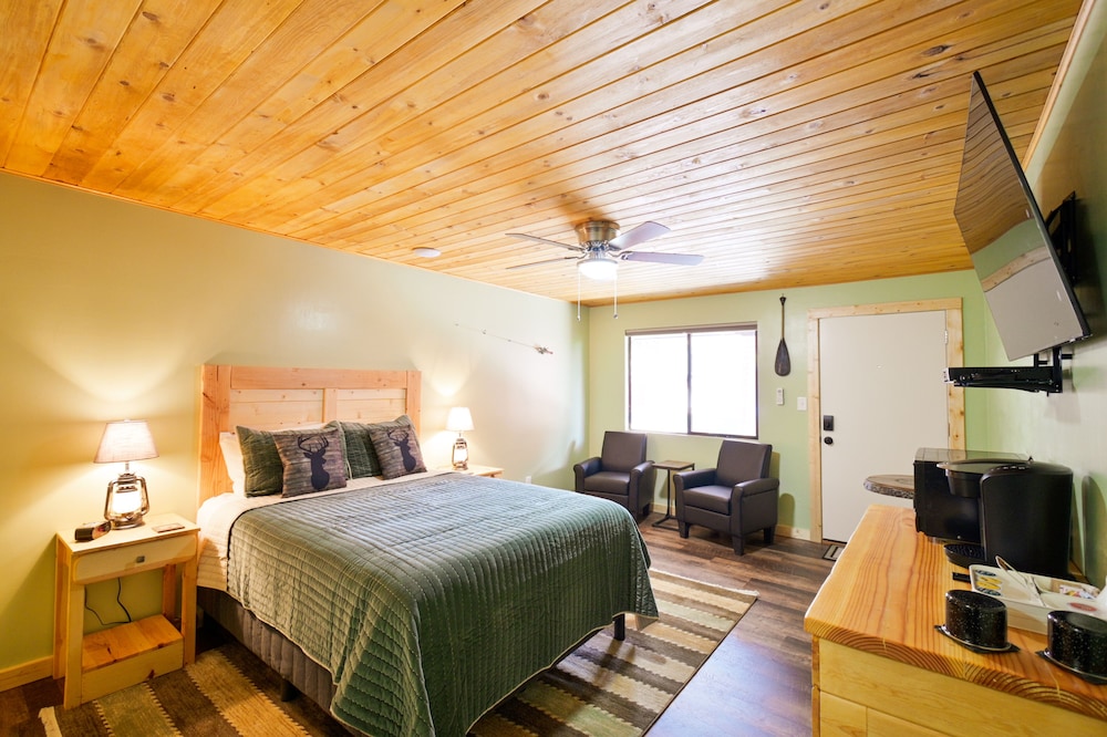 Rusty Buck Inn - photo 2