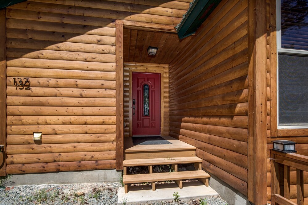 Loginn Four Bedroom Cabin — 4-Star Luxury Hotel in Ruidoso, United States