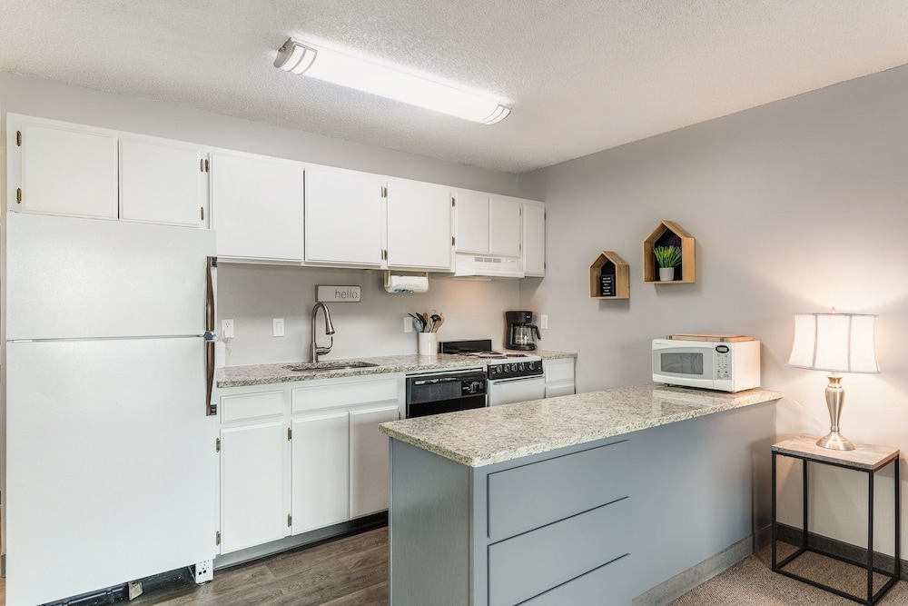 Bend Riverside Inn & Suites - photo 161