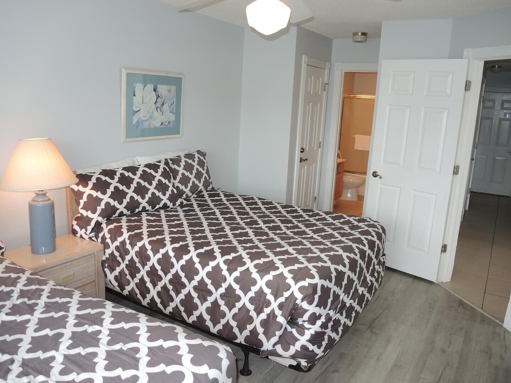 Family Friendly Golf Course View Condo 101M with Great Brunswick Plantation Resort Amenities by RedAwning - photo 4