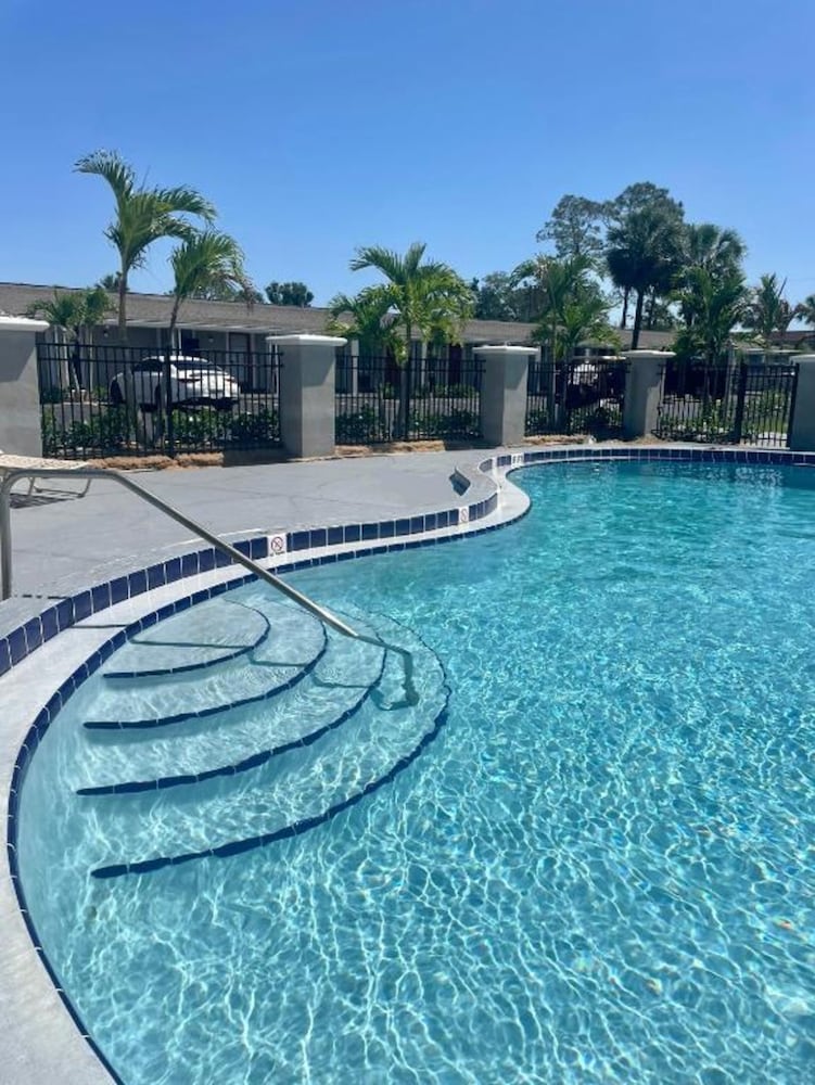 Super 8 by Wyndham Kissimmee Orlando - photo 41