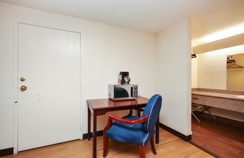 Red Roof Inn Lompoc - photo 39