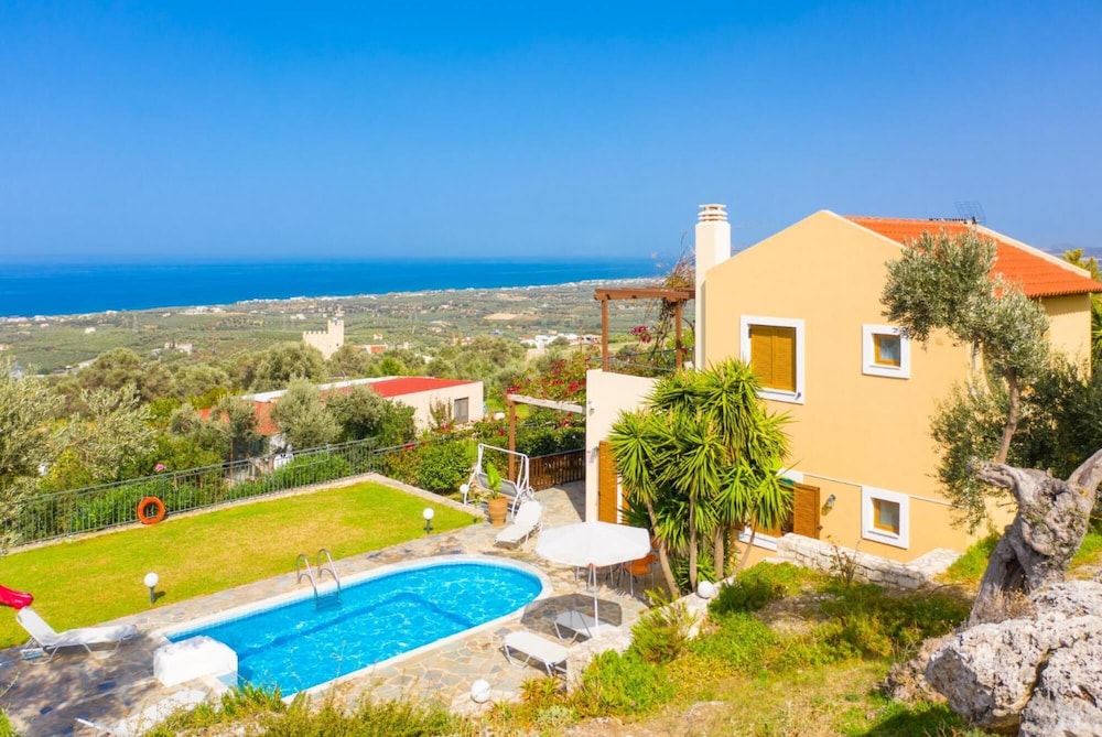 Maroulas Villas Collection — 4-Star Luxury Hotel in Rethymno, Greece