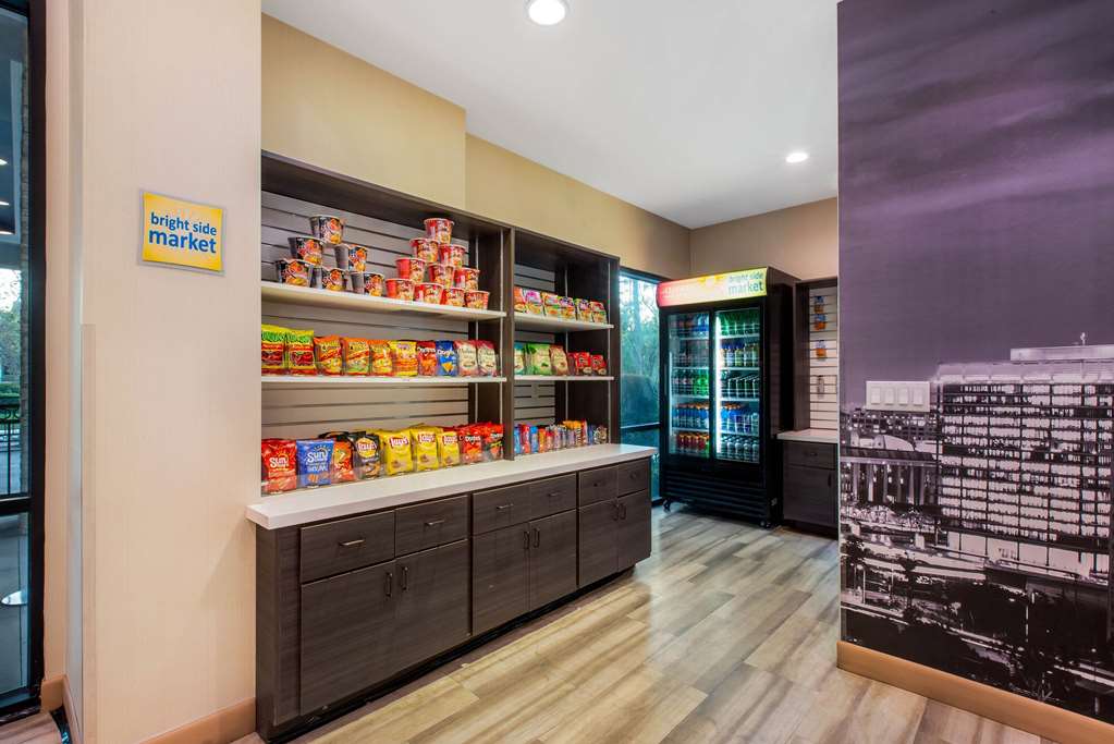 La Quinta Inn & Suites by Wyndham Pomona - photo 28