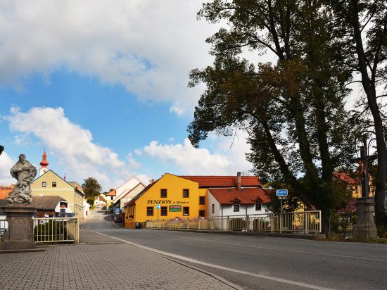 Penzion U Blanice — hotel in Husinec
