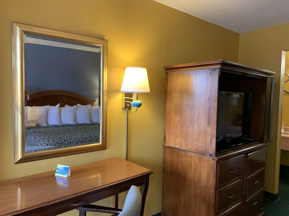 Days Inn by Wyndham Jonesboro AR - photo 33