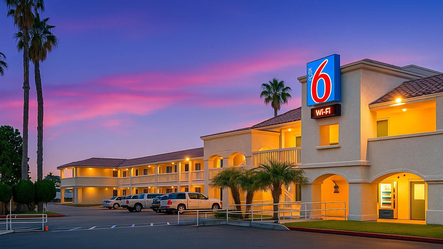 Motel 6 Carlsbad CA Beach — hotel in Carlsbad