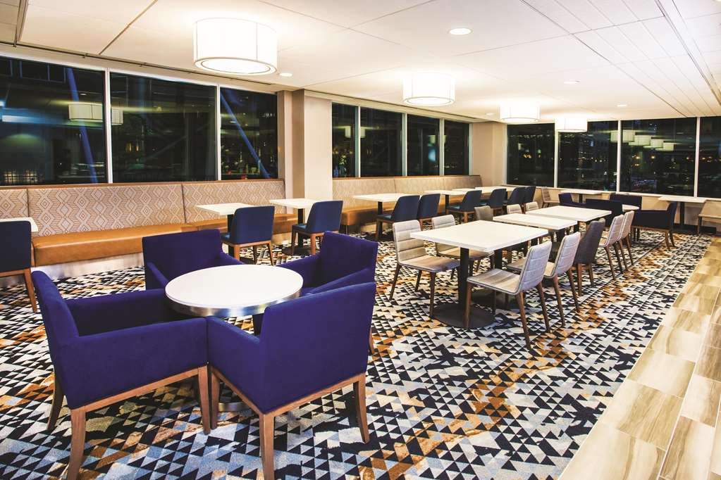 La Quinta Inn & Suites by Wyndham Chicago Downtown - photo 75