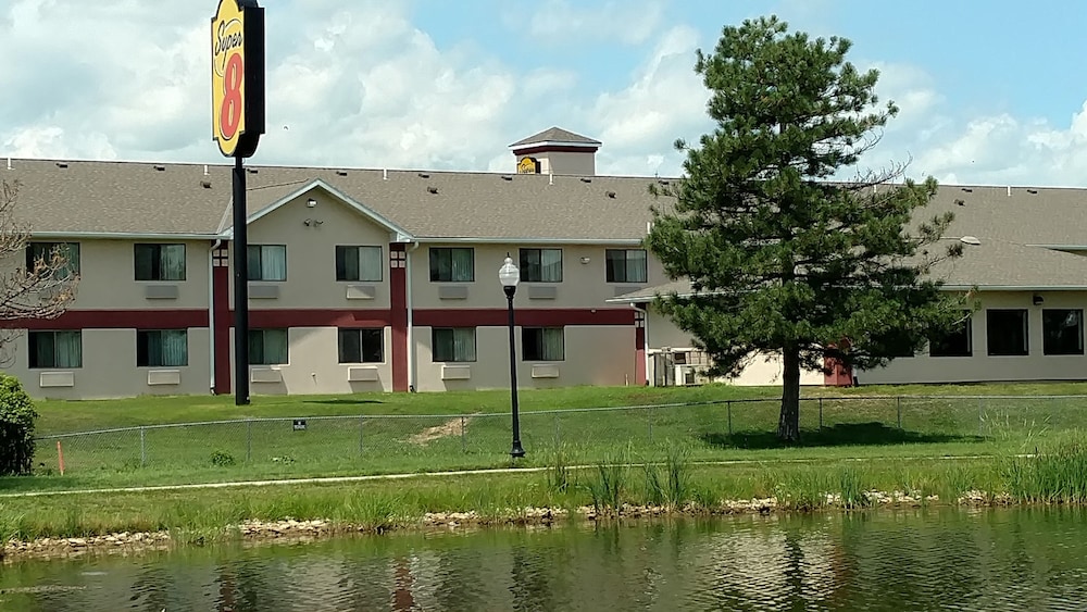 Super 8 by Wyndham Omaha Eppley Airport Carter Lake - photo 14