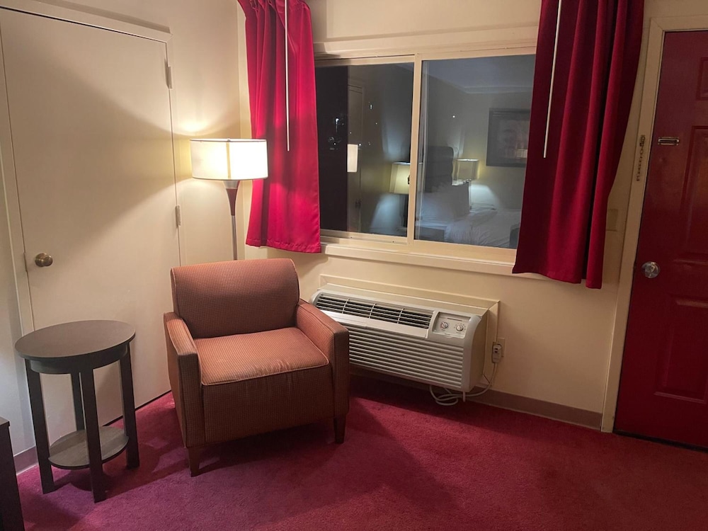 Dollinger's Motor Inn - photo 16