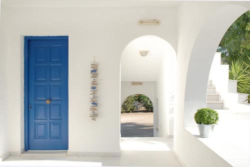 Bluefox Apartments — 4-Star Luxury Hotel in Kastraki, Greece