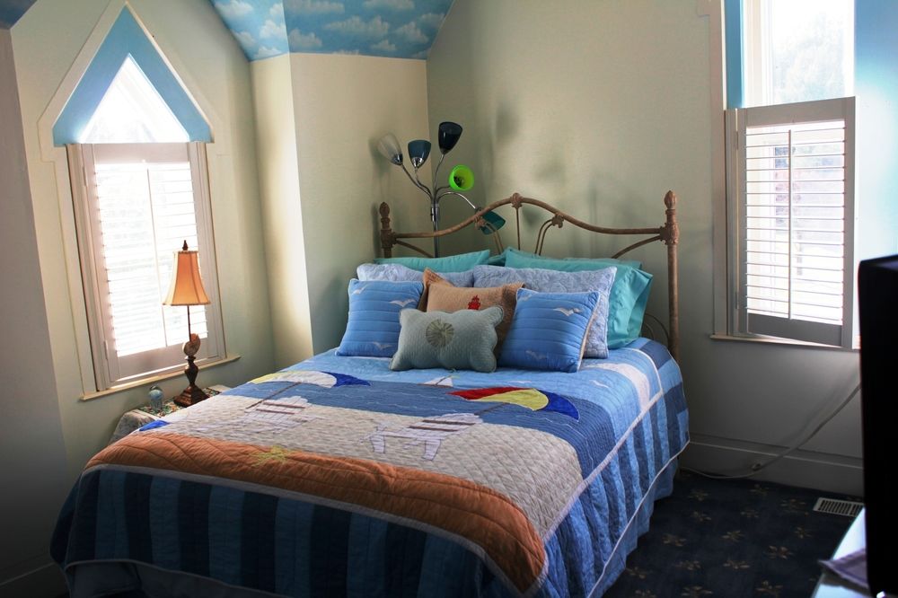 Allegan Country Inn - photo 32