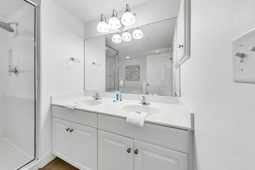 Majestic Beach Towers 2 1509 - photo 27