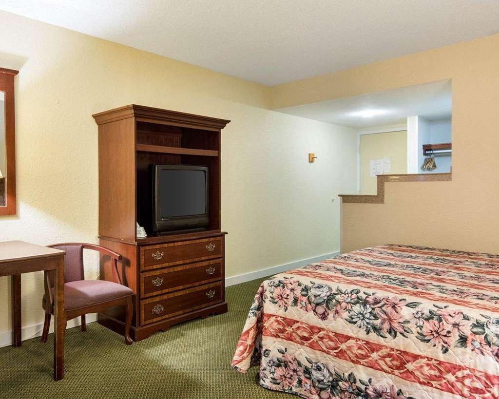 Rodeway Inn Emporia Inn - photo 6