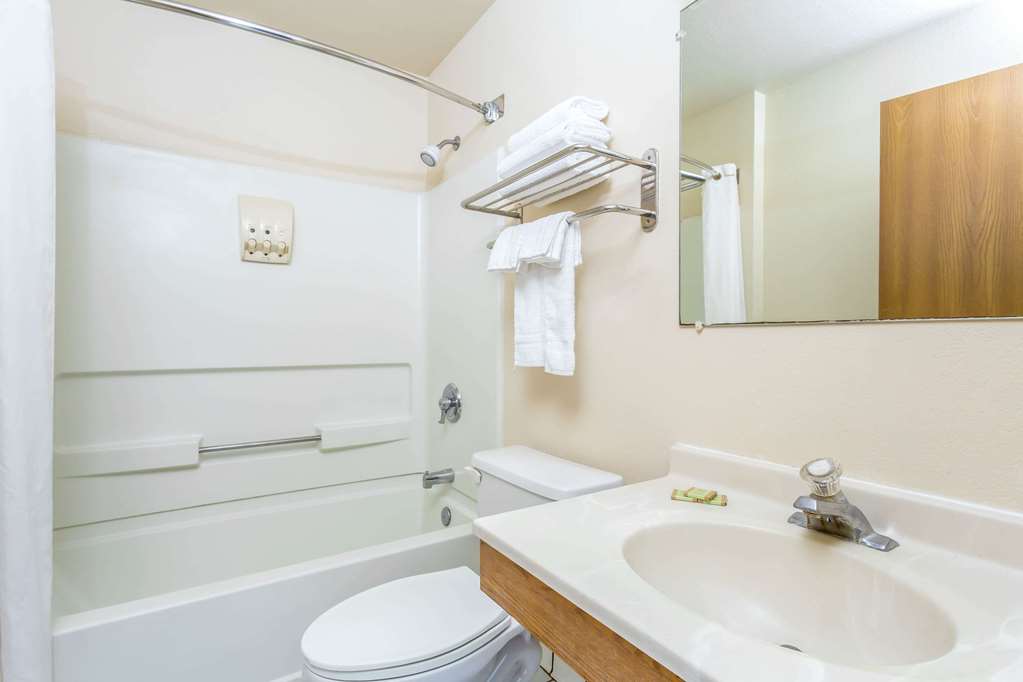 Super 8 by Wyndham Mesa Gilbert - photo 10