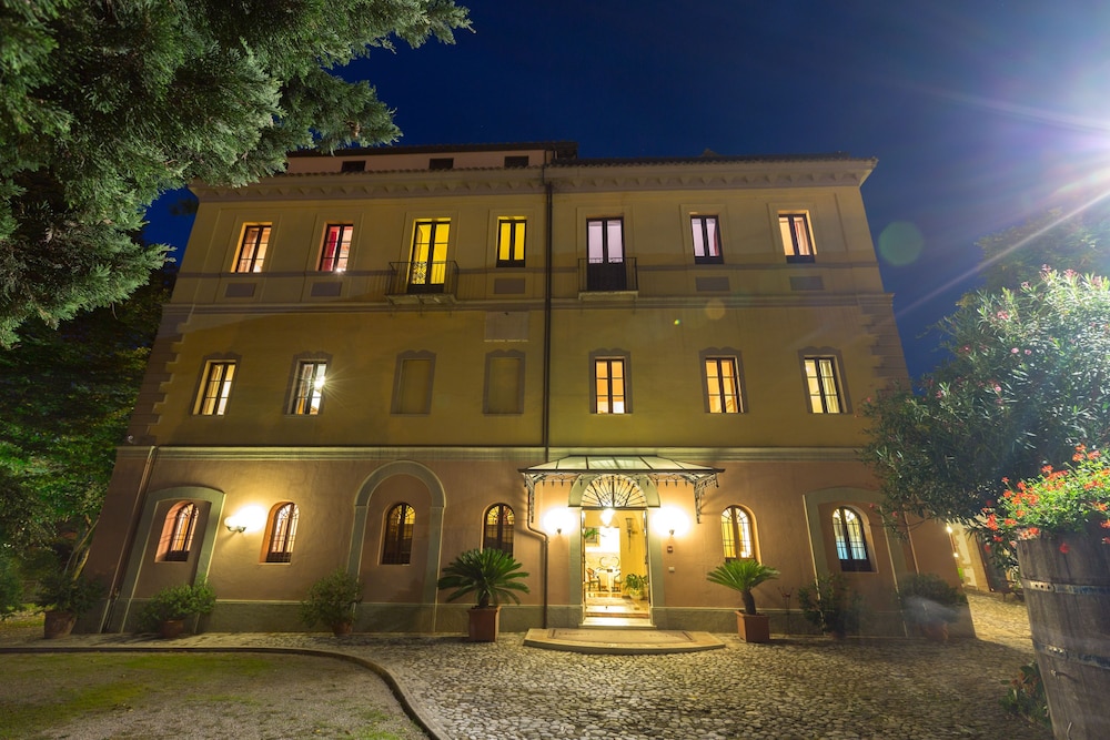 Corte dei Tini — 4-Star Luxury Hotel in Teramo, Italy
