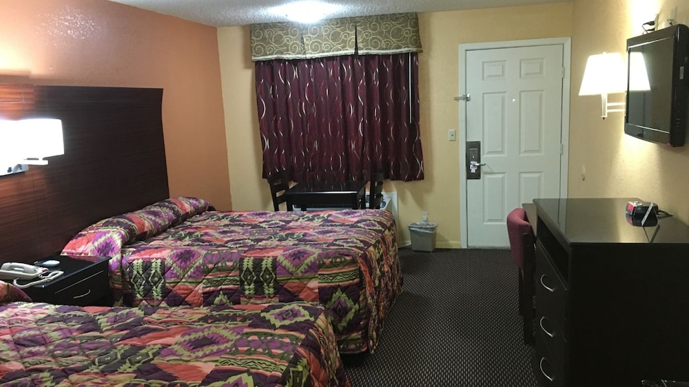 Redwood Inn and Suites — hotel in White Hall