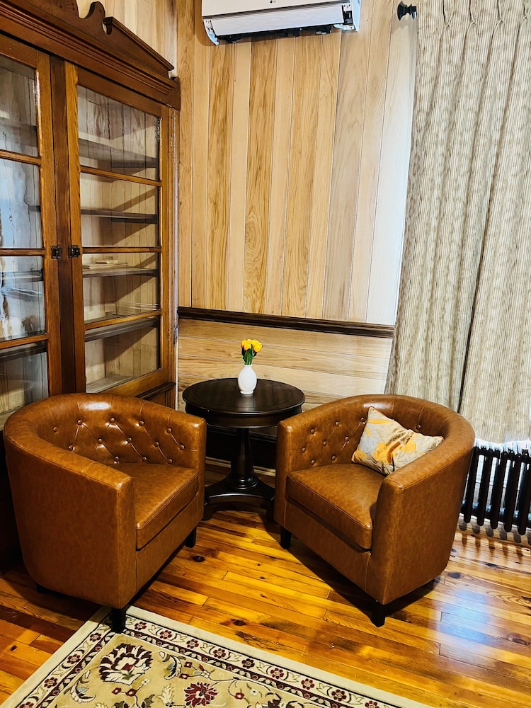 Monterey Inn - photo 9