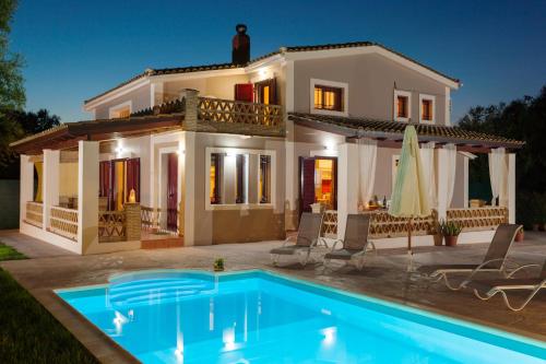 Evalexia Villa — 4-Star Luxury Hotel in Alimos, Greece