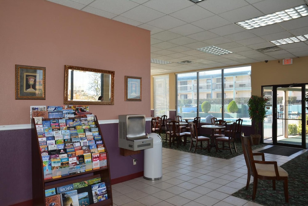 Lincoln Inn Express Hotel and Suites - photo 3