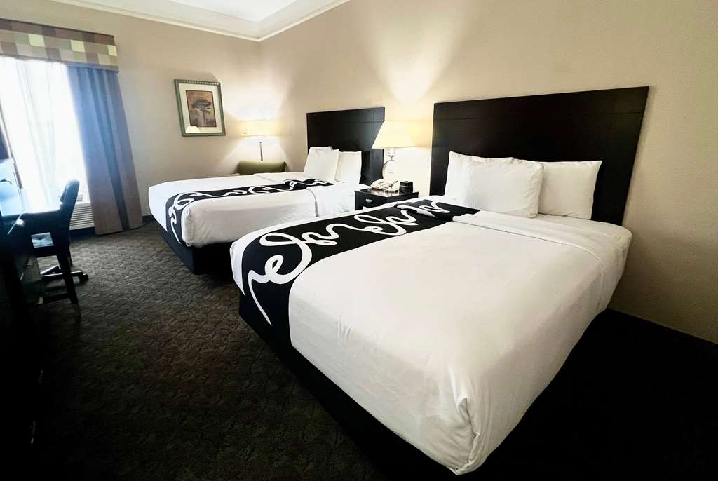 La Quinta Inn & Suites by Wyndham Pharr RGV Medical Center - photo 27