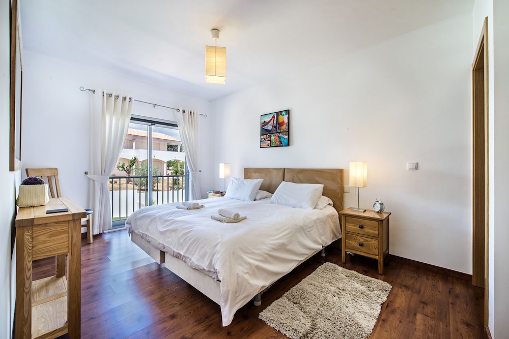 Fuseta Ria Resort Villa Jasmine Pool Jacuzzi & Sea Views — hotel in Fuzeta