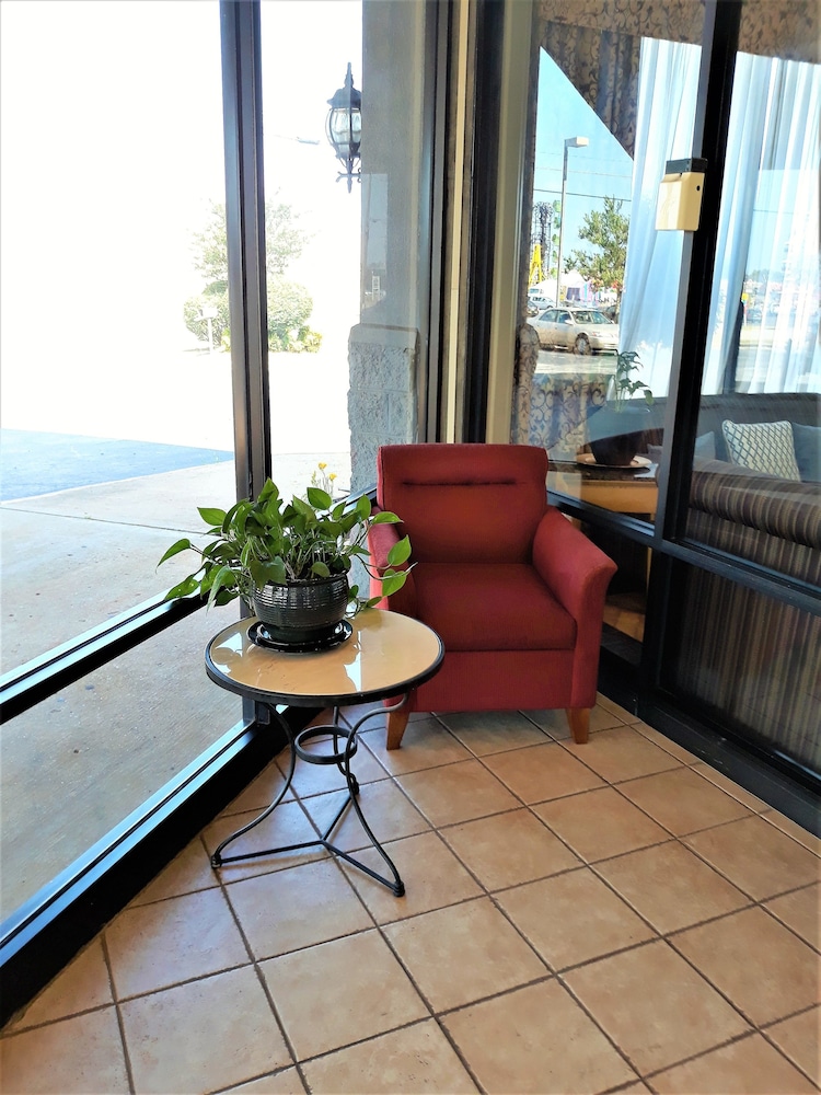 Madison Inn and Suites - photo 4