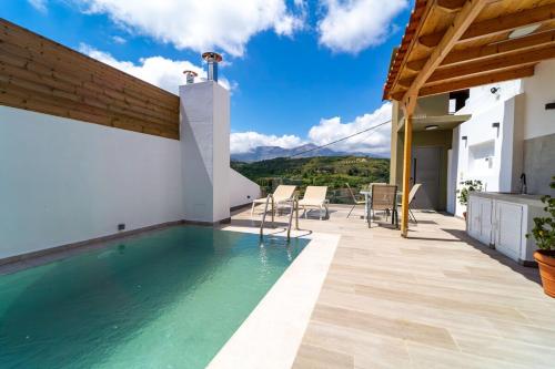 Cretan Country Villa with Shared Pool 2 — 4-Star Luxury Hotel in Ayios Thomas, Greece