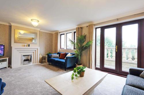 Spacious Dewsbury Home 8 beds sleeps 10 Free Parking and Wifi 3 TVs Close to motorways — 4-Star Luxury Hotel in Dewsbury, United Kingdom