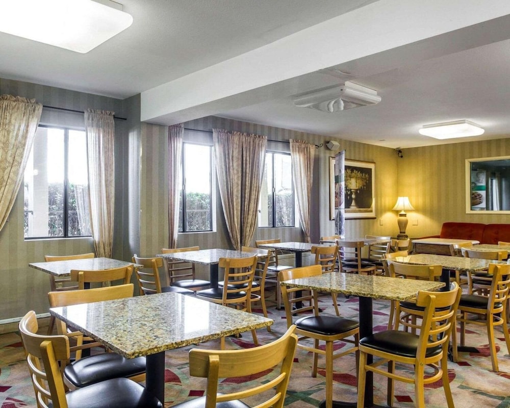 Quality Inn Oakland - photo 11
