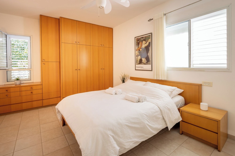 Homey Kiryat Haim Apt by Sea N Rent — 4-Star Luxury Hotel in Haifa, Israel