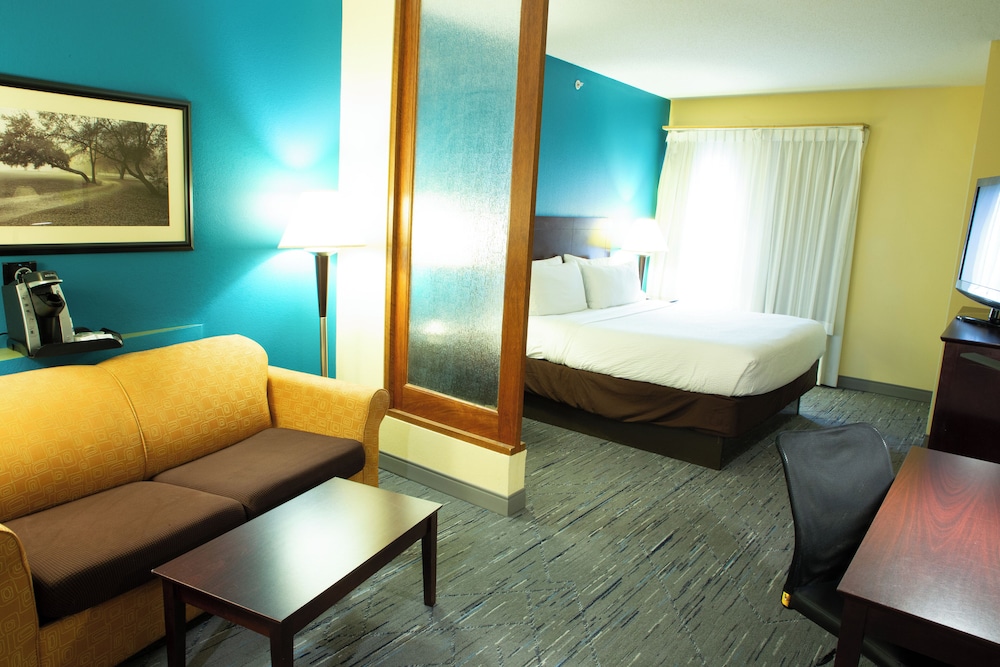 Holiday Inn Express Hotel & Suites Harrisburg West by IHG - photo 9