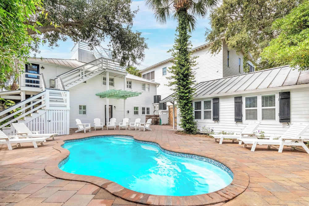 Cake by the Ocean Tybee Vacation Rentals — 4-Star Luxury Hotel in Tybee Island, United States
