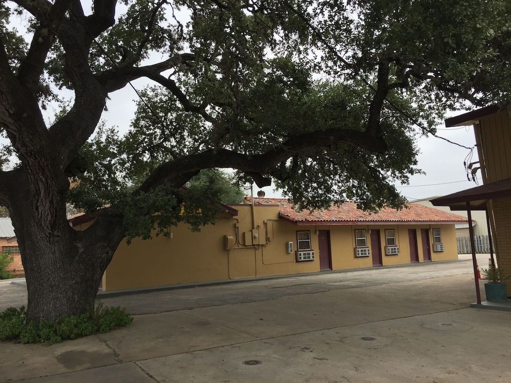 Downtowner Motel - photo 4