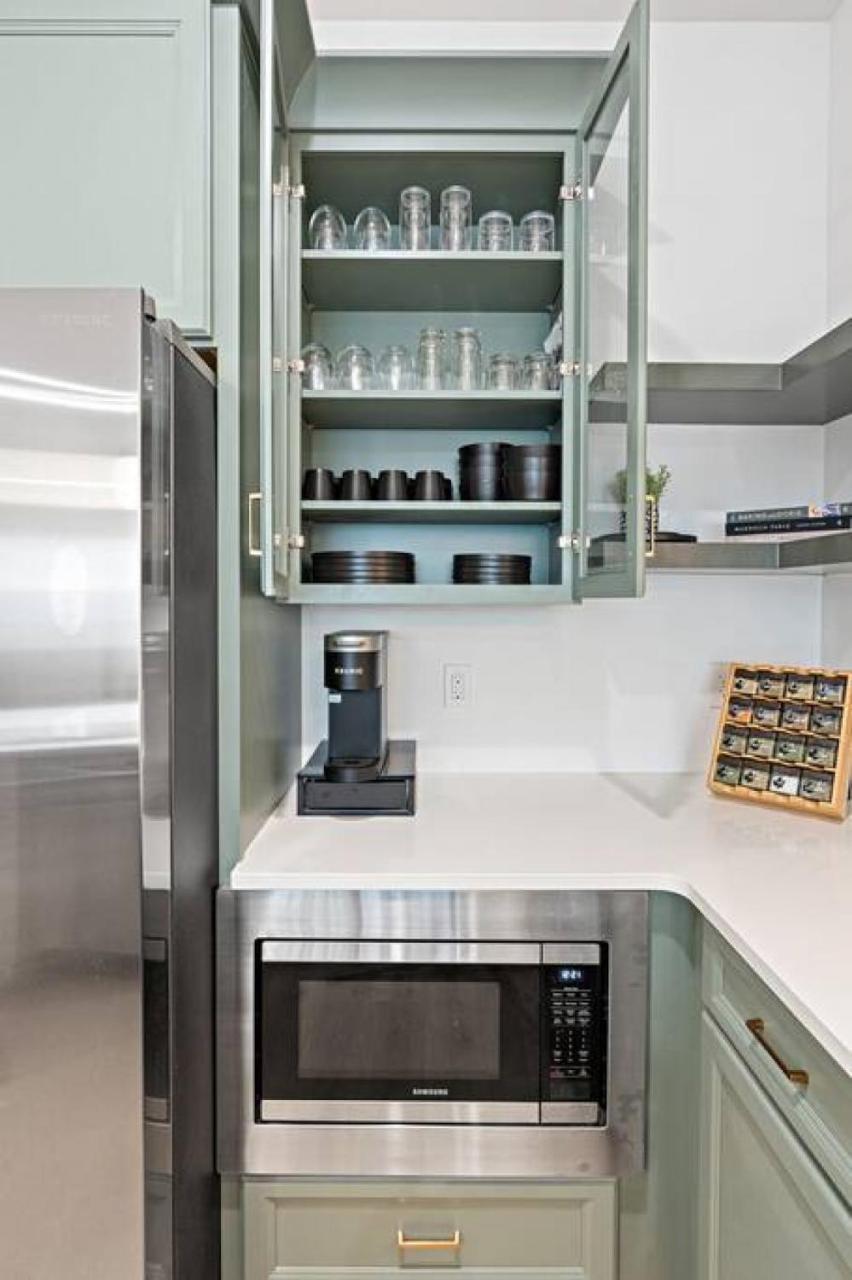 Condo with Free Parking 3 miles Downtown near Restaurants — 4-Star Luxury Hotel in Nashville, United States