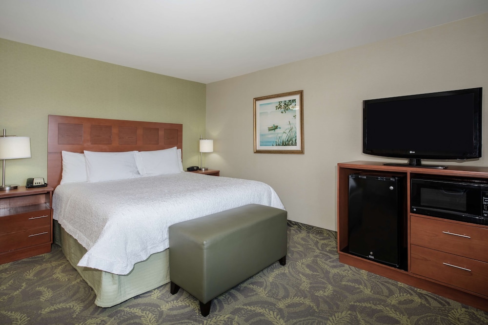 Hampton Inn and Suites Astoria - photo 37
