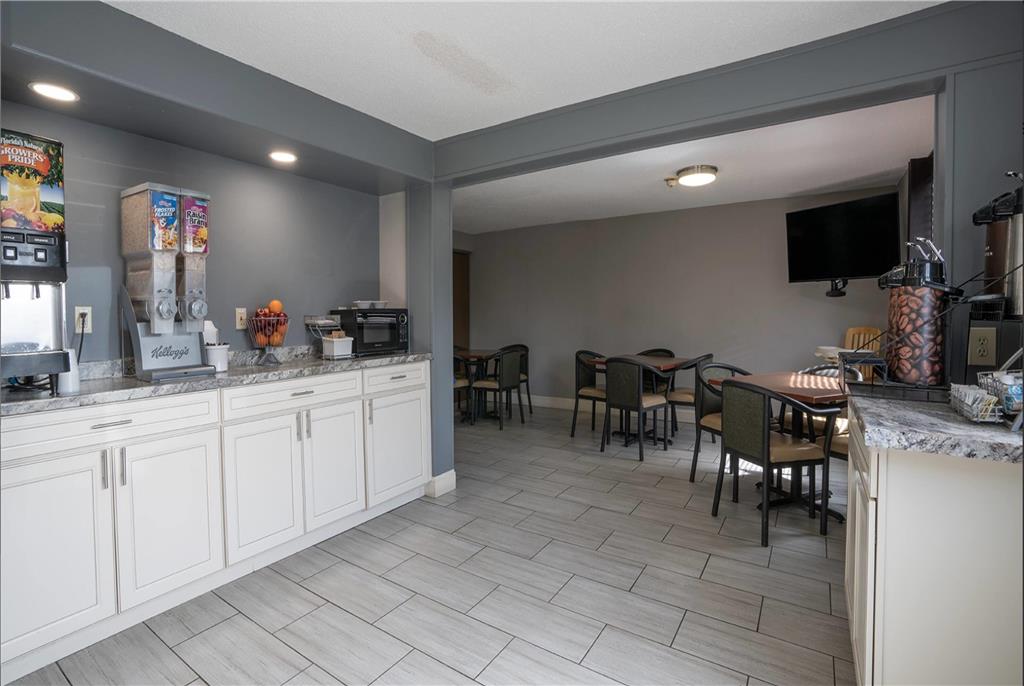 Super 8 by Wyndham Miles City - photo 38