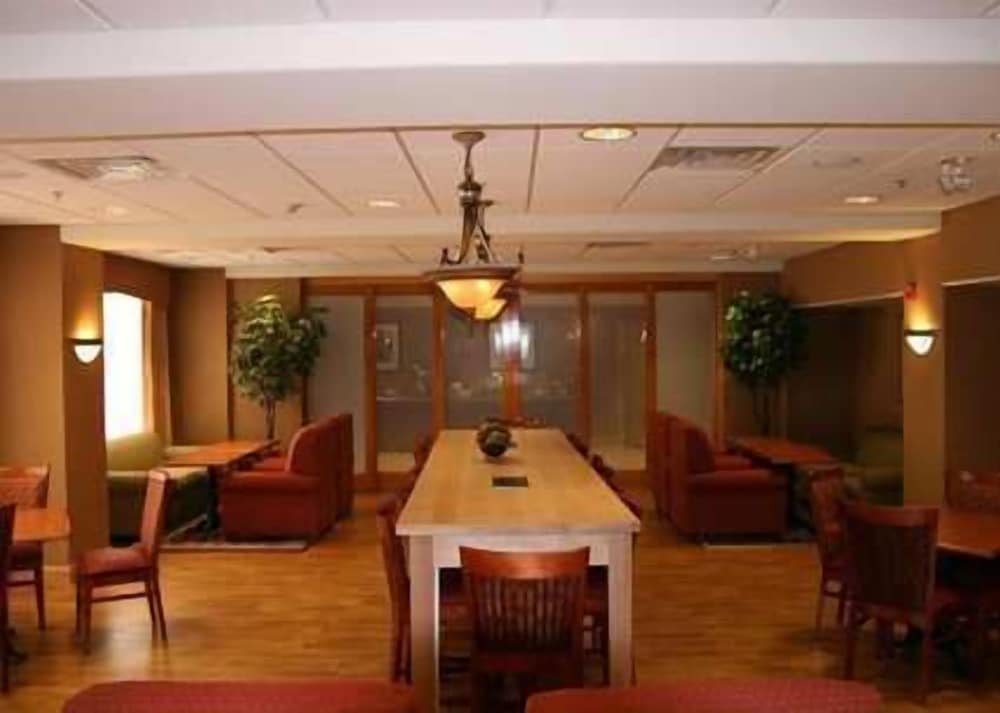 Hampton Inn Garden City - photo 26