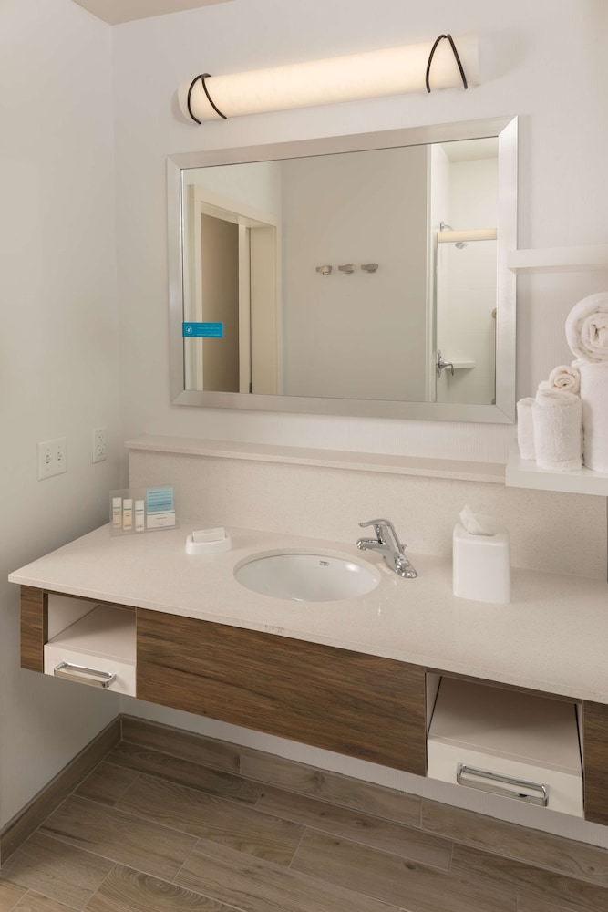 Hampton Inn & Suites Asheville Biltmore Village - photo 23
