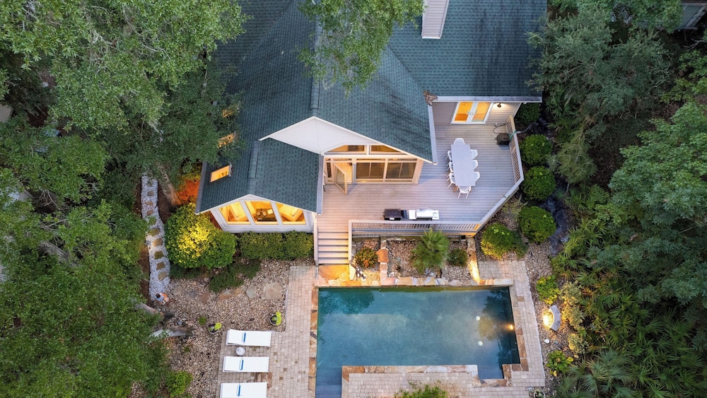 Hilton Lagoon by AvantStay Designer Home w Luxe Pool in Hilton Head — 4-Star Luxury Hotel in Hilton Head Island, United States