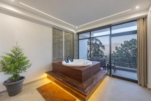 Echron Luxury Apartments with Jacuzzi — 4-Star Luxury Hotel in Kasauli, India