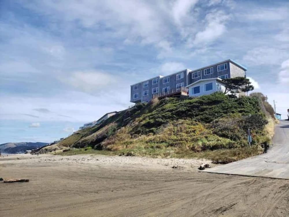 Seagull Beachfront Inn - photo 122