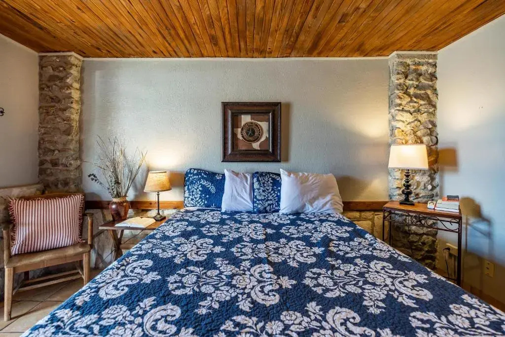 The Leakey Inn by CMD — Leakey — photo 4